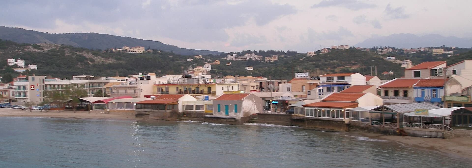 Front de mer d’Almyrida, base des activités de plongée dans l’Apokoronas