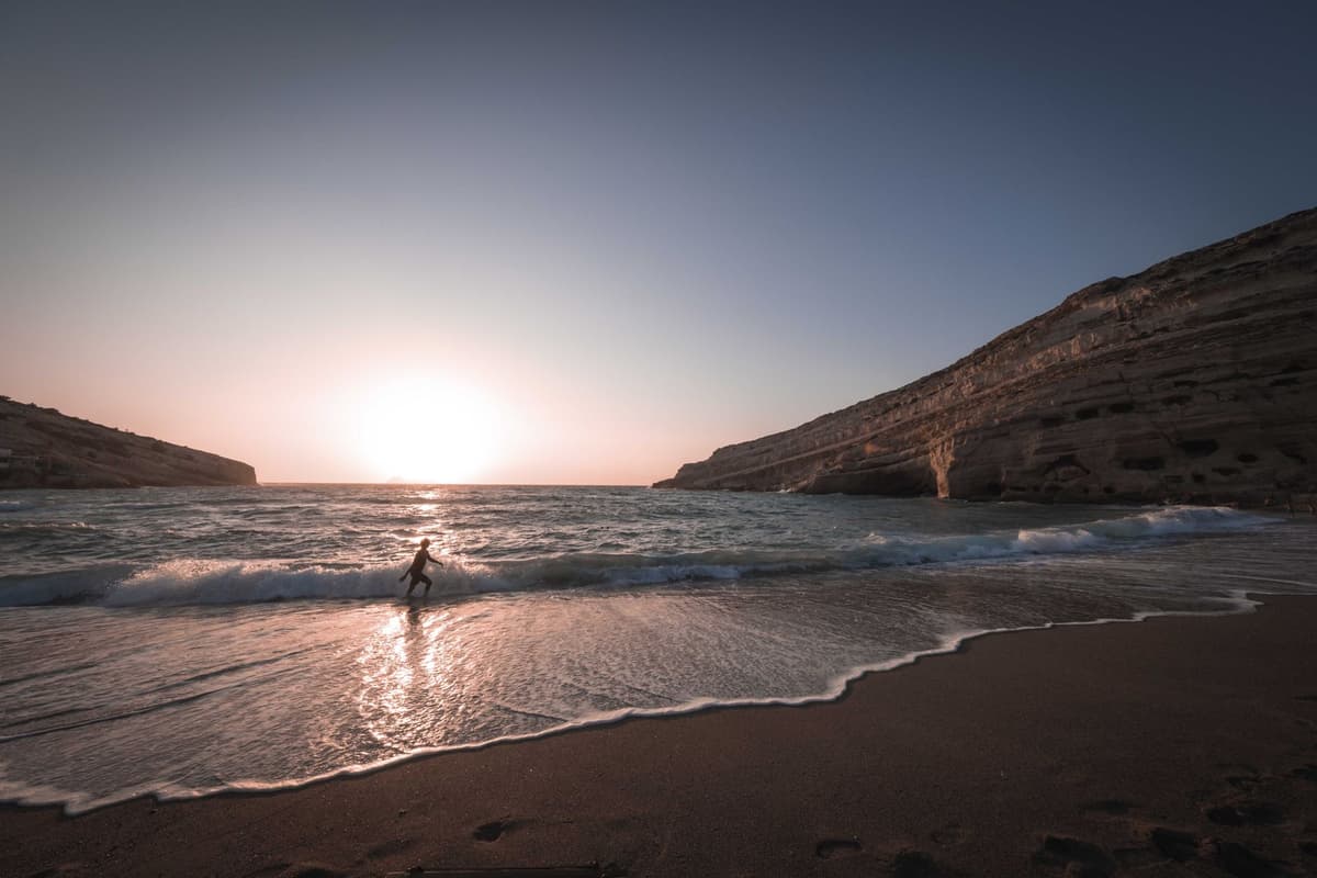 Côte sud de la Crète au coucher du soleil