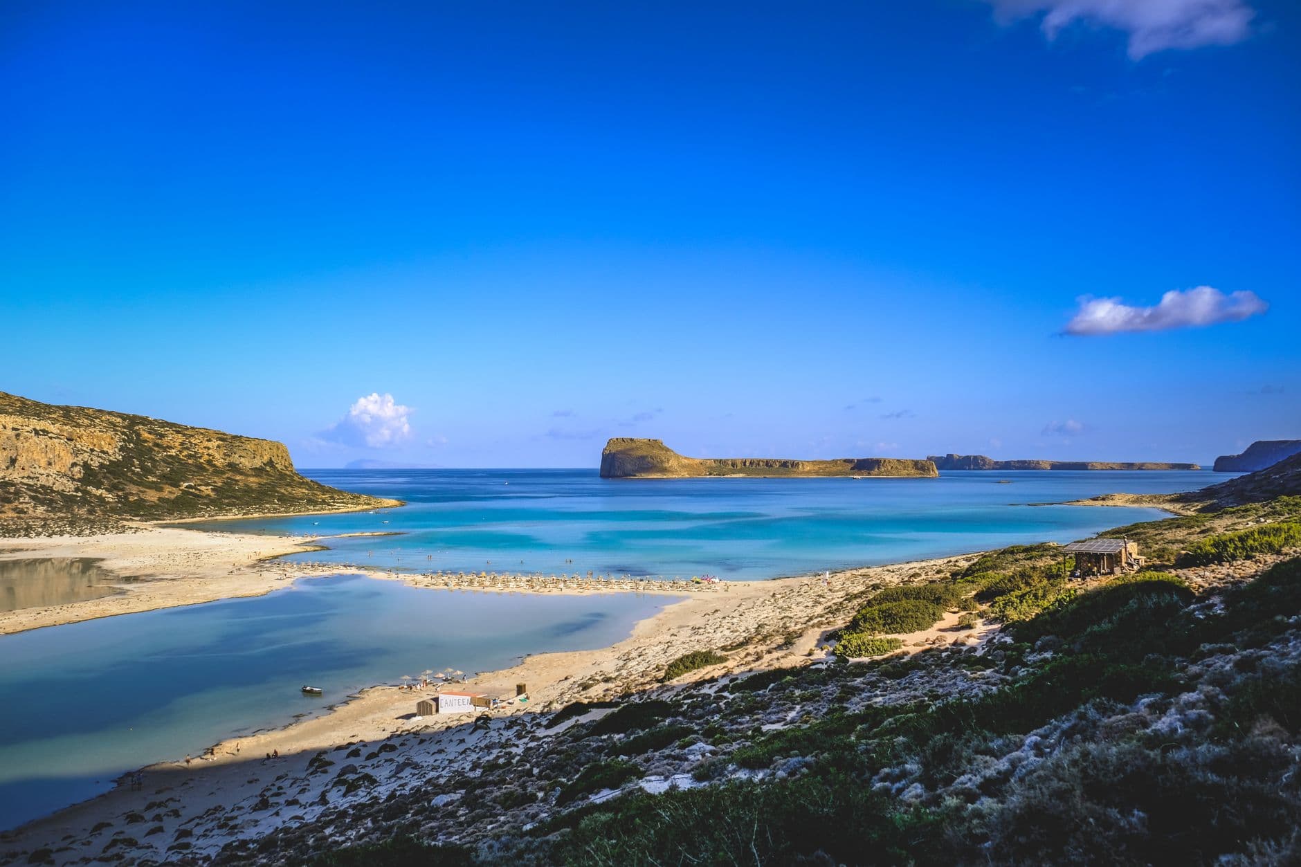 Paysage côtier de Crète à l'arrivée sur l'île